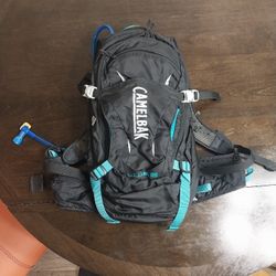 (Like New)Ladies  Camelback Luxe (Low Rider) Hydration Back Pack
