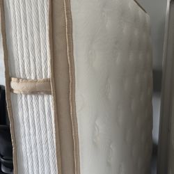 QUEEN MATTRESS!!!  MUST GO!!!