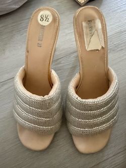 Beautiful heels for 5 dollars size 8.5