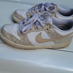 Womens Nike Size 6