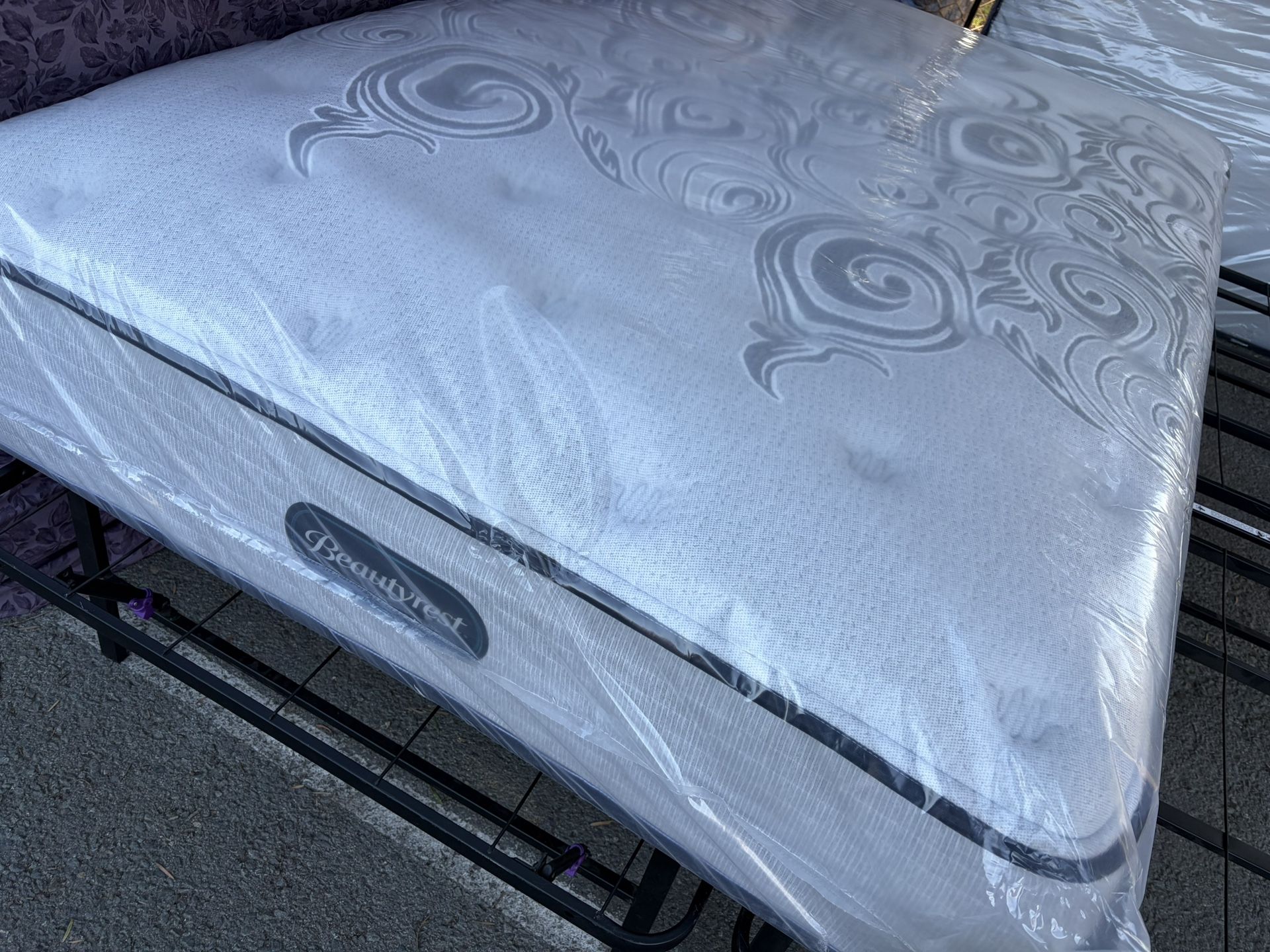Full Size mattress Beautyrest !! New 