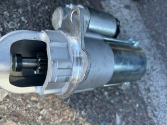 Starter And Altenador For A Chevy Colbat