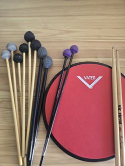 Percussion mallets, drumsticks, Vater practice pad