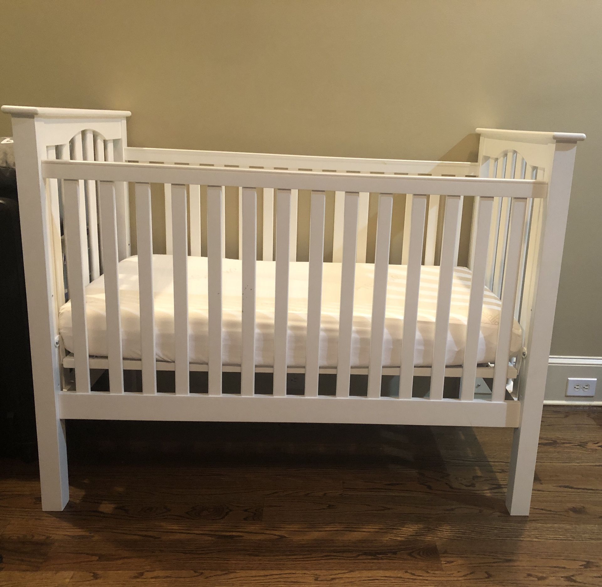 Pottery Barn Crib And Hypoallergenic Mattress 