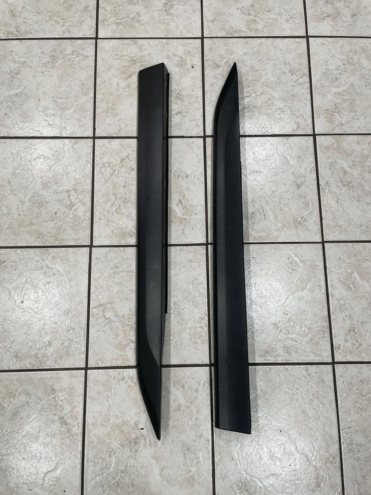 2022-2025’ SUBARU OUTBACK OEM FRONT LEFT/RIGHT LOWER DOOR GARNISH MOLDING TRIM
