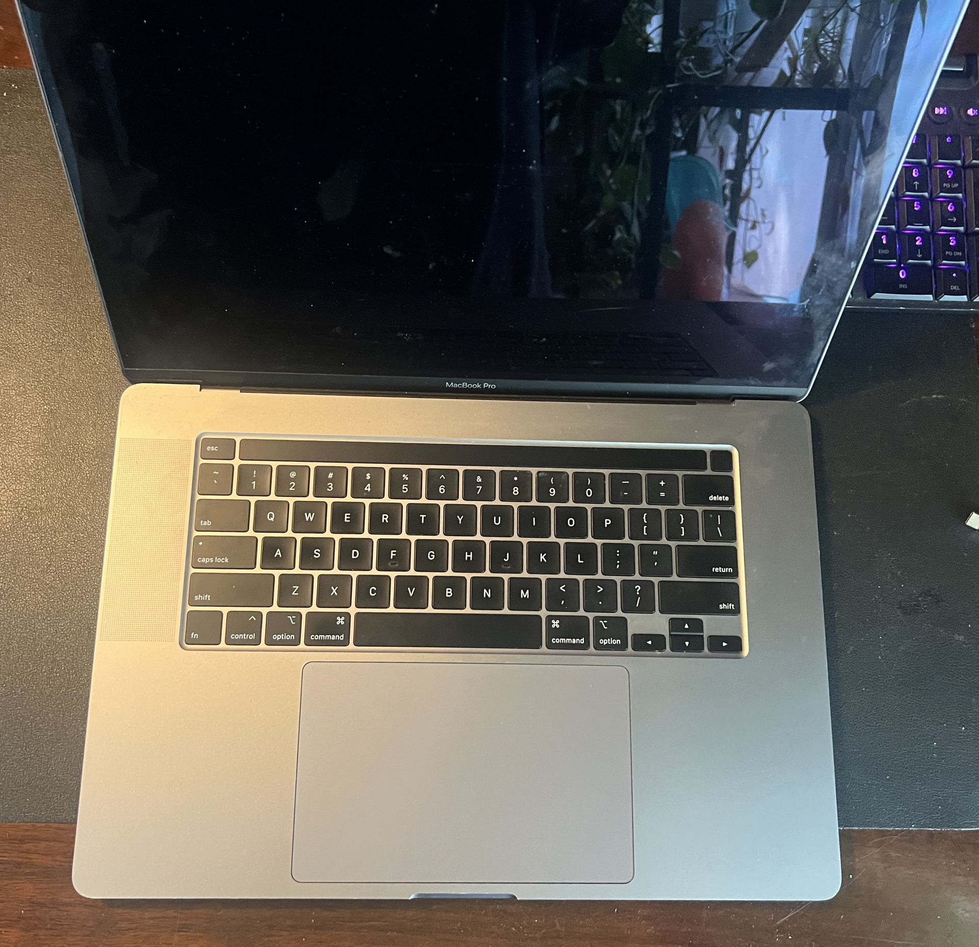 2019 MacBook Pro 16 Inch  I9 1 Tb (not Turning On)