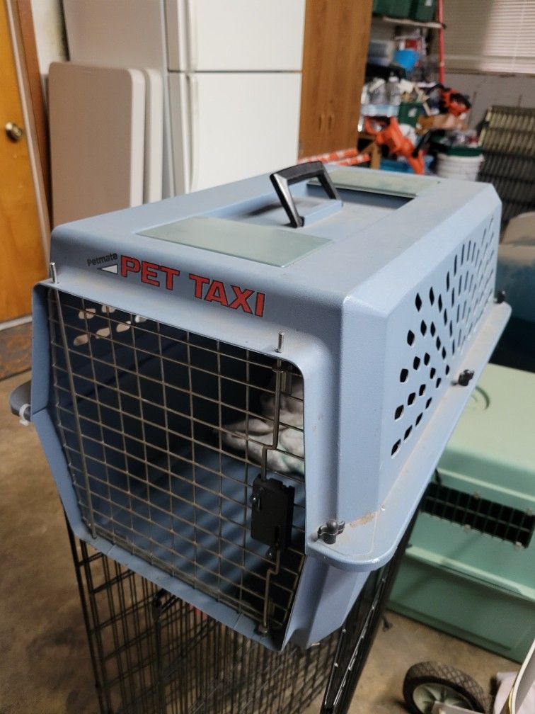 Crate- Plastic For A Small Dog