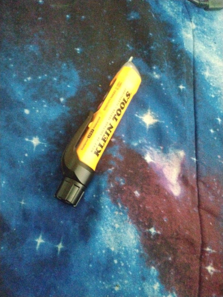 Klein Tik Tester Model 0623u-b2 With Flashlight