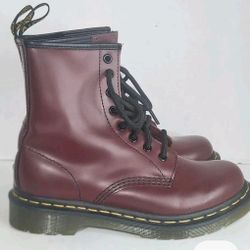 Dr. Martens 1460 Cherry Red Smooth Leather 8 Eye Lace Up Boots Size 6 W NIB
