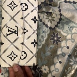 LG Wallet 2 Peace, Set, And Lv Ladies, Long, Thick Scarf Or Over Late Shawl