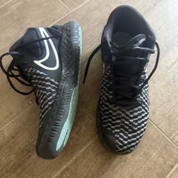 Like New Nike 9.5 Basketball Shoes