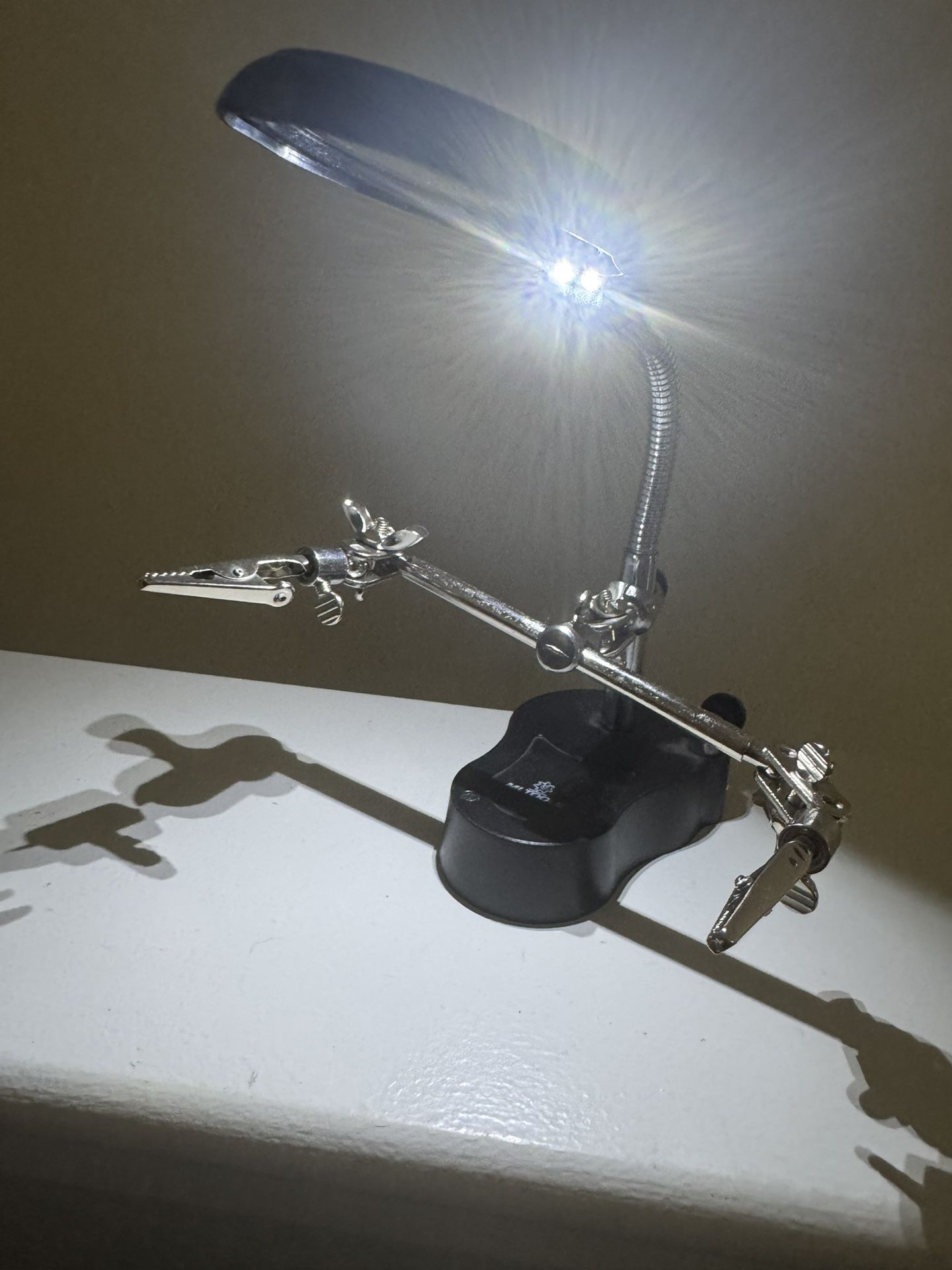 MAGNIFYING GLASS