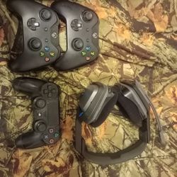 PS4 And Xbox Controllers And Astro Headset