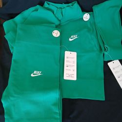 Green Nike Outfit