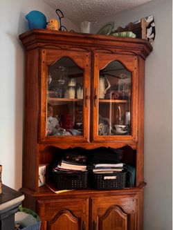 Corner cabinet- hutch