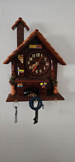 Wall decor key holder