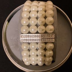 Beige Pearl Stretch Band Bracelet With Rhinestones 