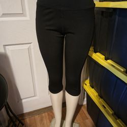 Women's capris available in sizes SM
