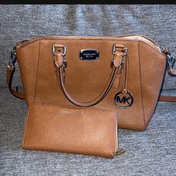 Michael Kors tote and clutch 