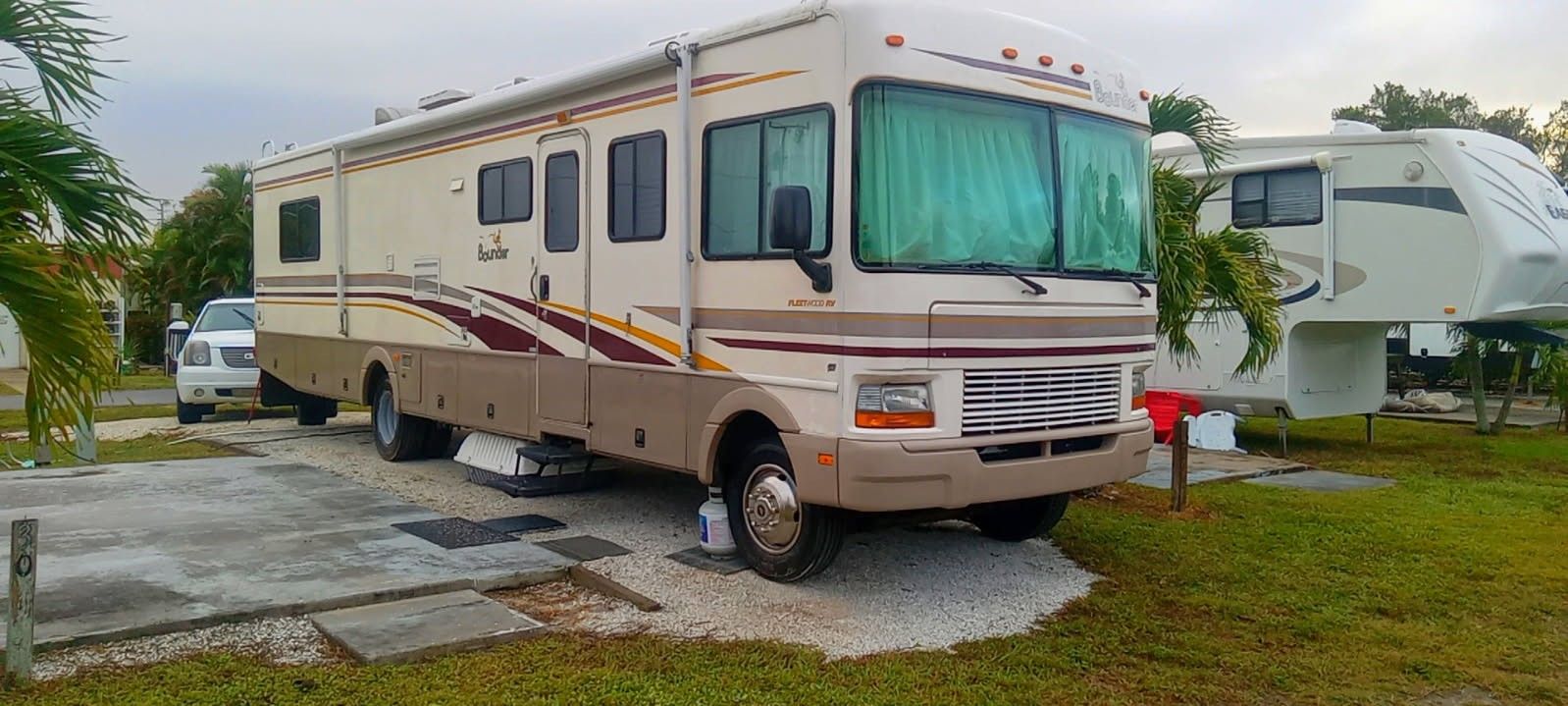 2001 Fleetwood Bounder