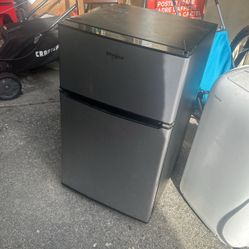 Whirlpool mini Fridge