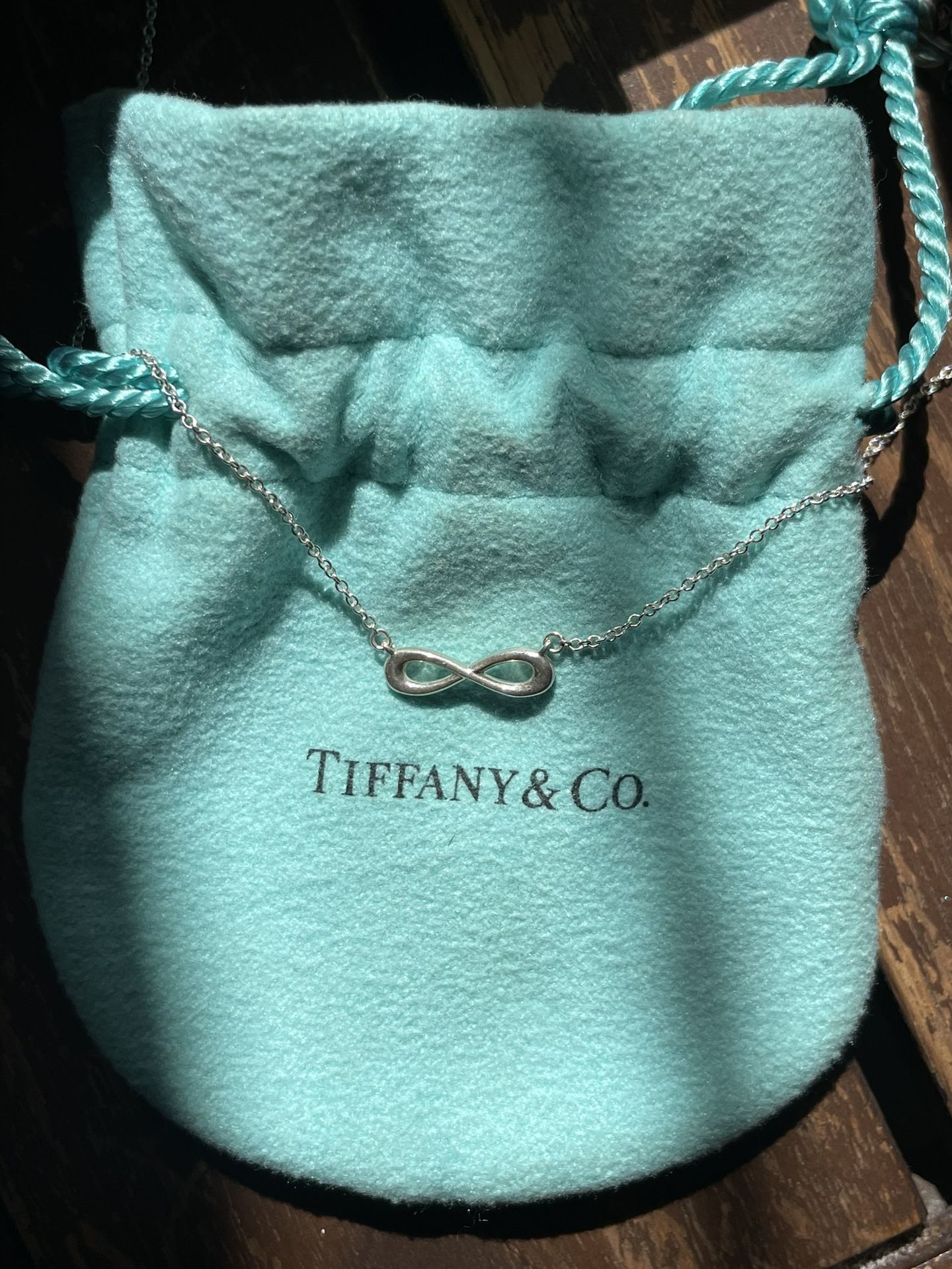 Tiffany & Co - infinity Necklace