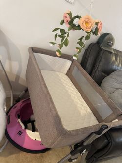 Dream On Me Lotus Bassinet and Bedside Sleeper in Brown,Lightweight and Portable Baby Bassinet, Adjustable Height Position, Easy to Fold and Carry Tra