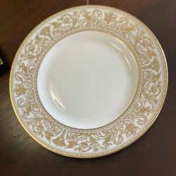 Wedgwood Florentine Plate Set