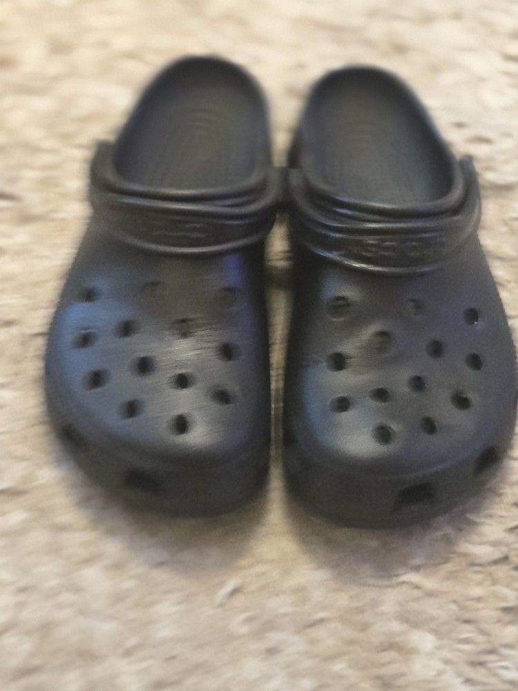 Crocs Size 6
