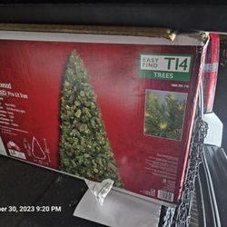 BNIB CHRISTMAS TREE