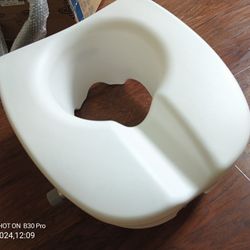Elevated Toilet Seat 