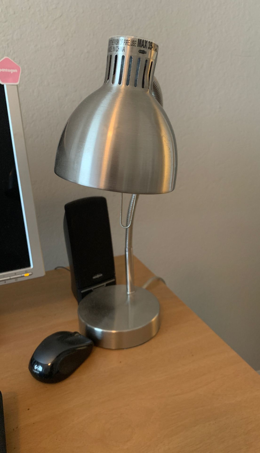 Desk lamp