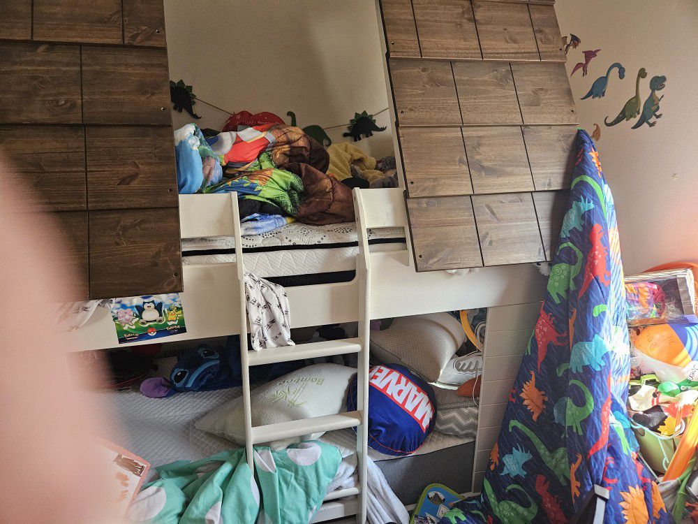 Bunk Bed House/fort