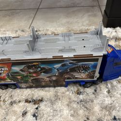 Monster Jam, 2-in-1 Transforming Hauler Playset