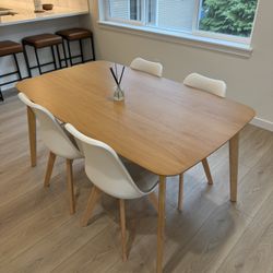 Dining table with Set Of 4 Chairs