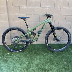 2021 Pivot Switchblade (medium)