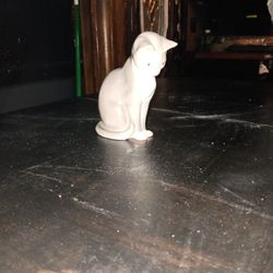 B&G Porcelain  Cat