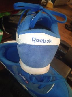 Woman's size 7 sneakers running shoe blue