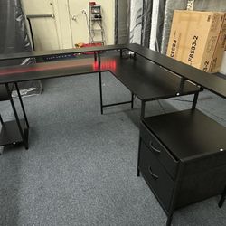 Black Desk 
