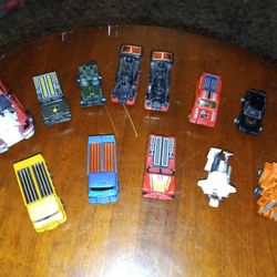 BUNCH OF VINTAGE 1980'S TRANSFORMERS TOYS/ FIGURINES 

-ASKING 125 FOR EVERYTHING SHOWN OR BEST OFFER 