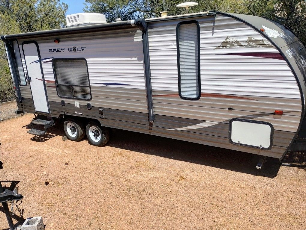25 Ft Grew wolf Travel Trailer (Forrest River)