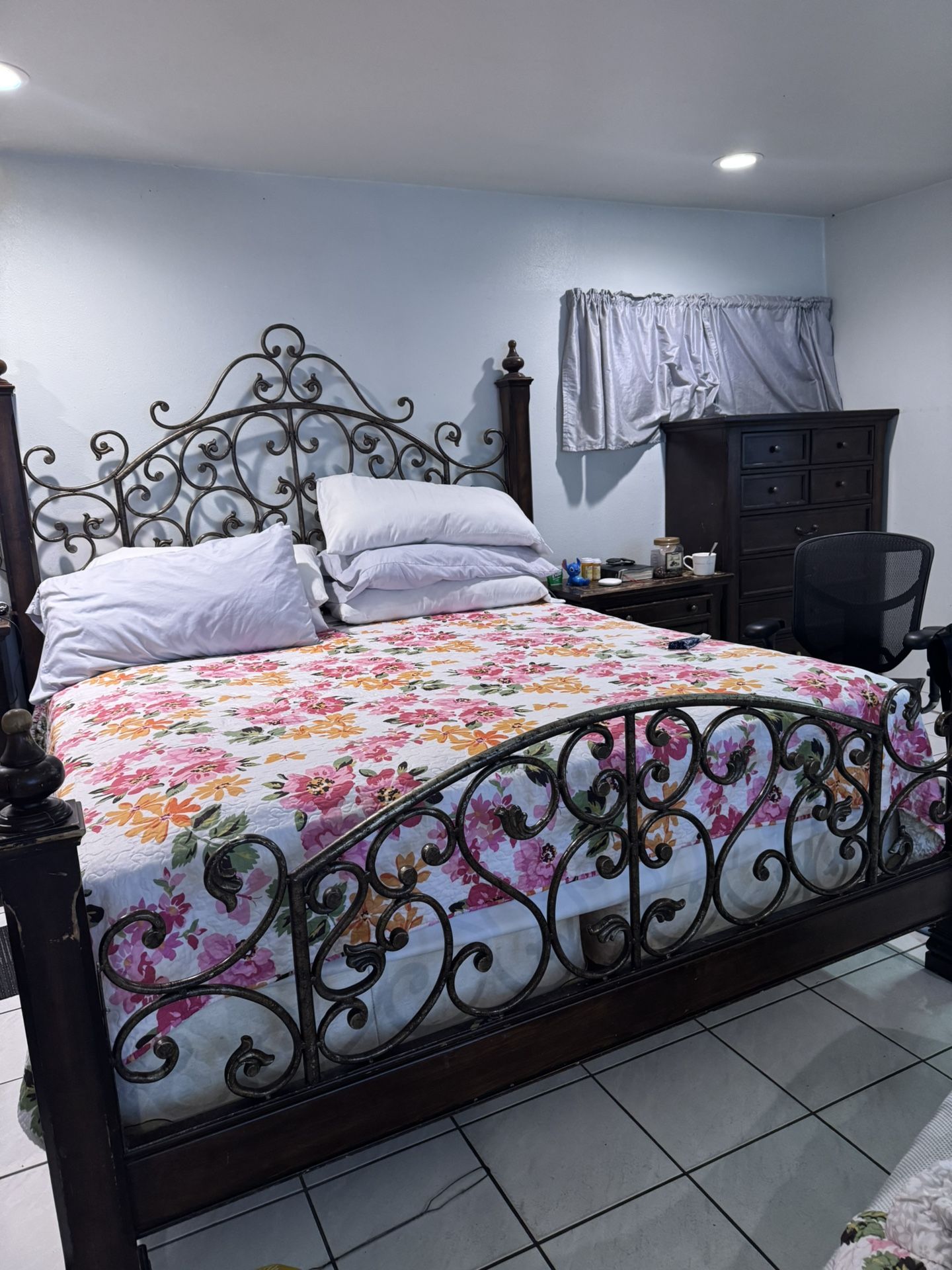 Cal King Bedroom Set