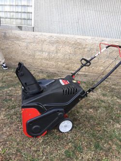 YARD MACHINES 21" clearing width,para limpiar nieve