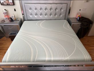 King Tempur-Pedic ProAdapt Medium Hybrid mattress with Tempur-Ergo adjustable base