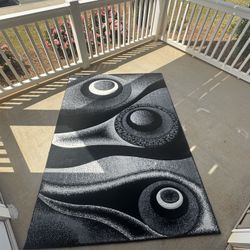 5x8 Area Rug- Excellent Condition 