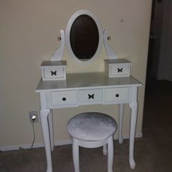 Makeup Vanity Table With Stool
