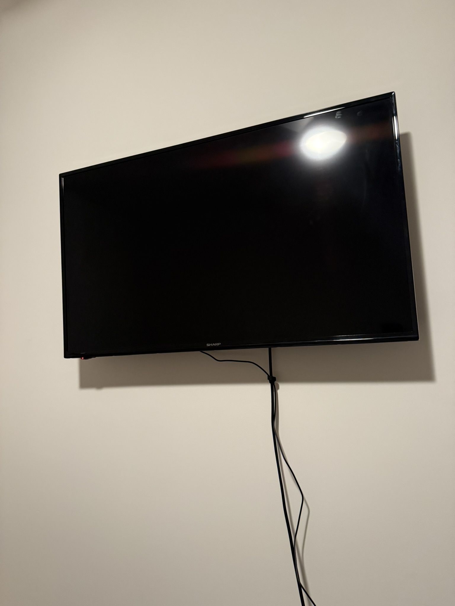 40inch TV with NEW roku device