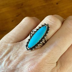 Beautiful Vintage Sterling Silver & Turquoise Ring size 5 1/4