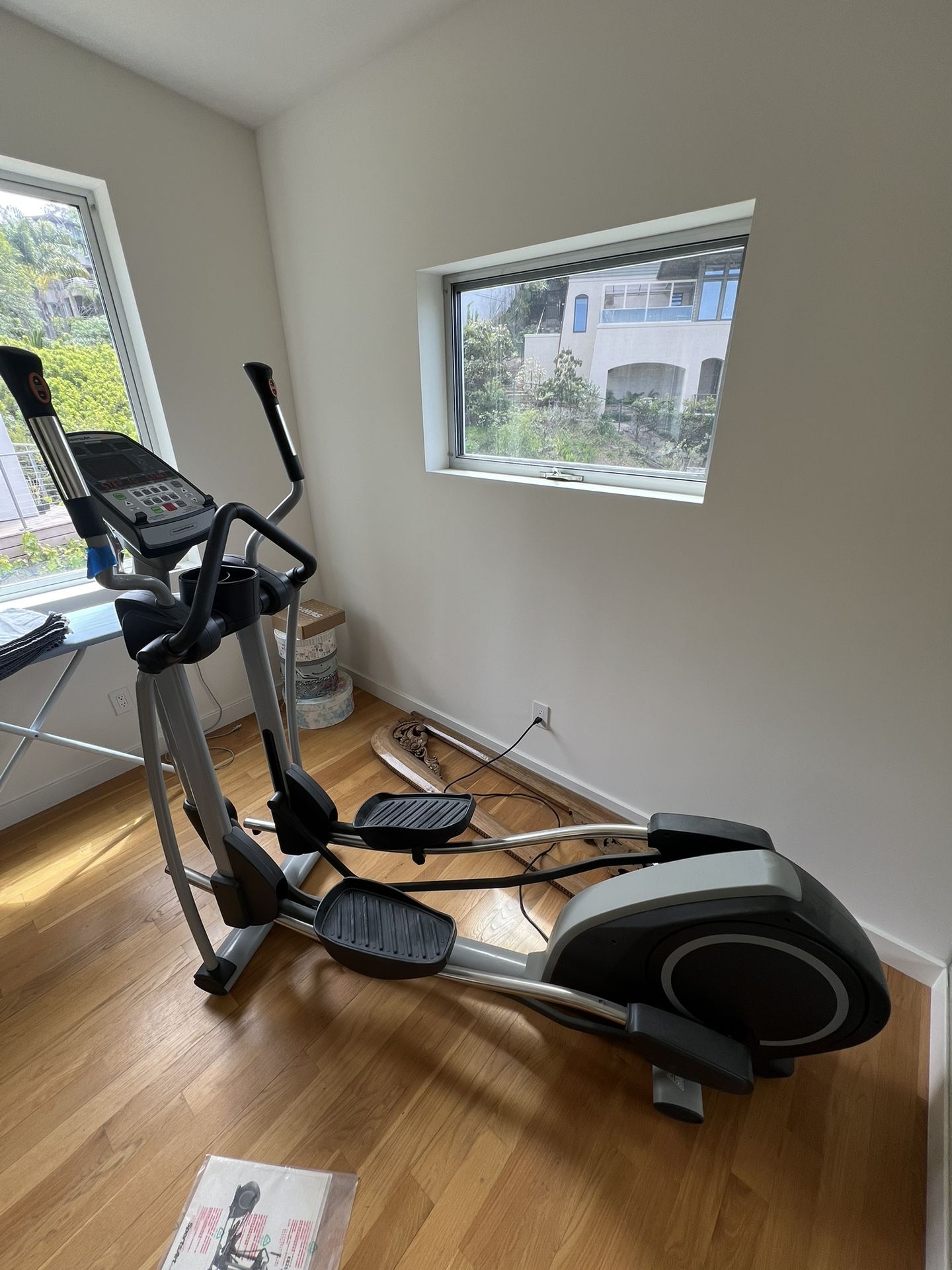 E825 Elliptical SportsArt Exercise Machine