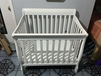 Mini crib